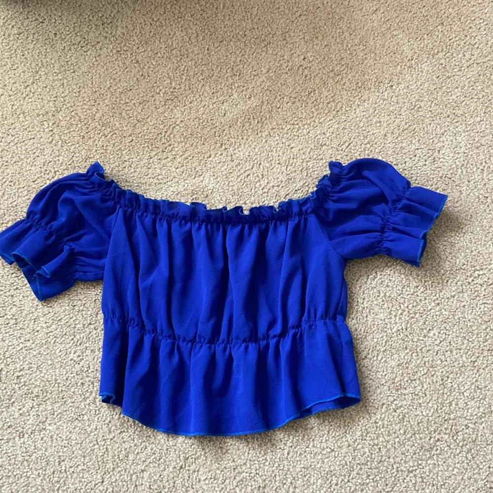 The blue top is from SHEIN, it’s size 0XL or XL